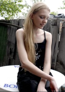 دانلود مستند Girl Model 2011378951-1922697135